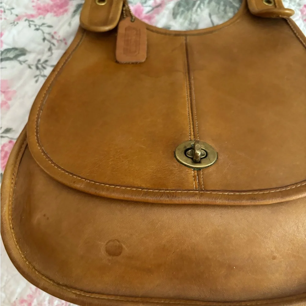 Vintage Coach NYC Crescent Bag. - Picture 2 of 6